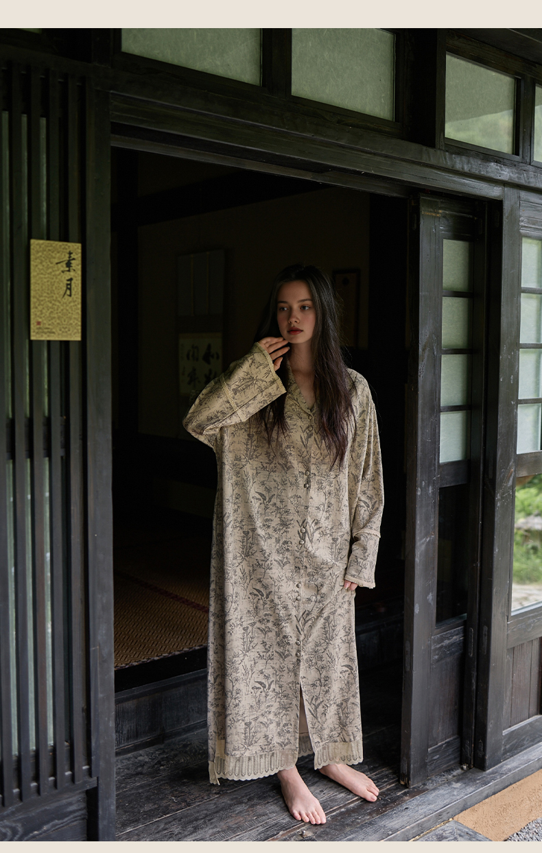 094 Dress pajama with vintage floral print 1