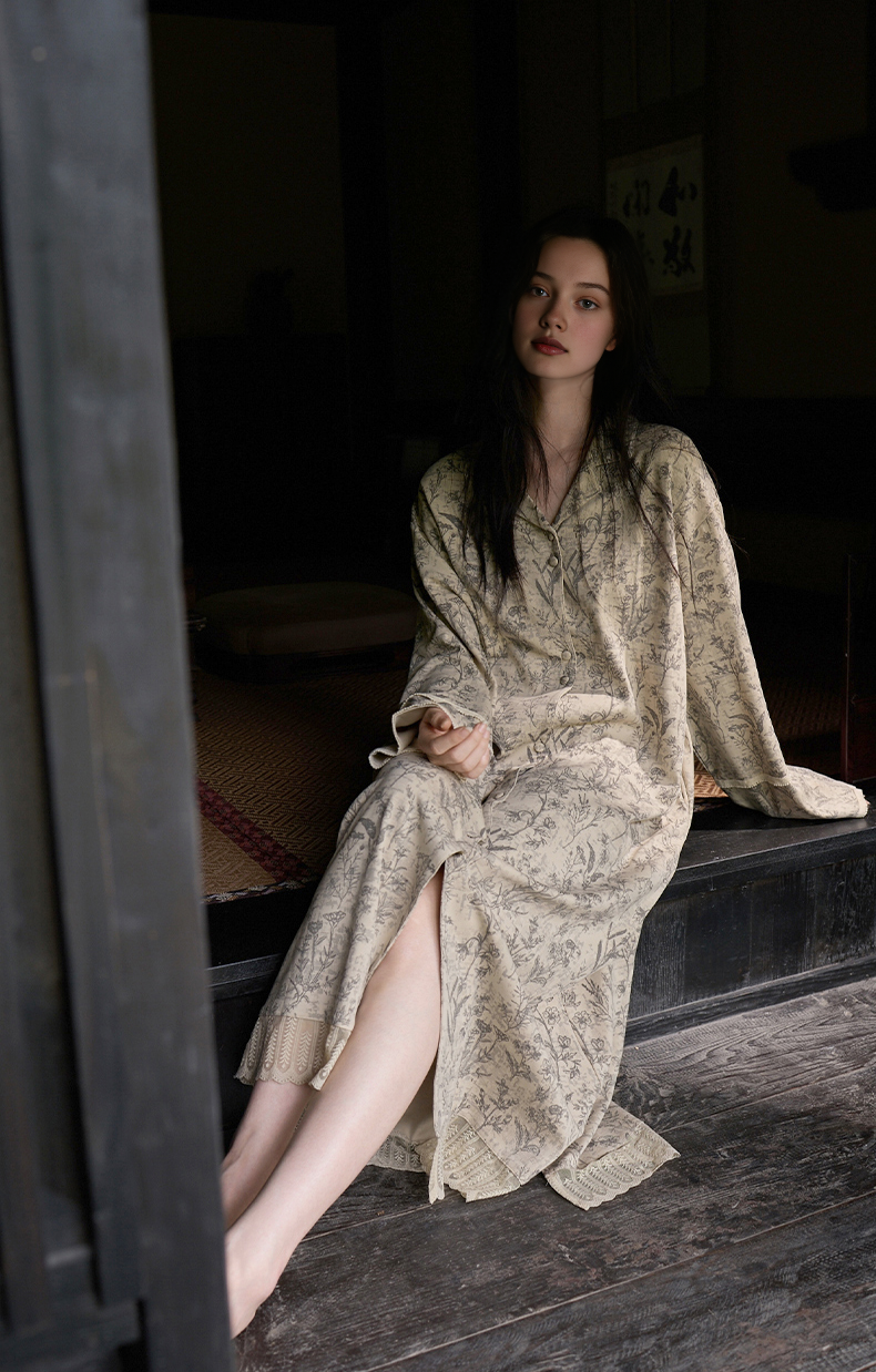 094 Dress pajama with vintage floral print 2